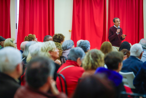 "Conferencias" por Tania Castro