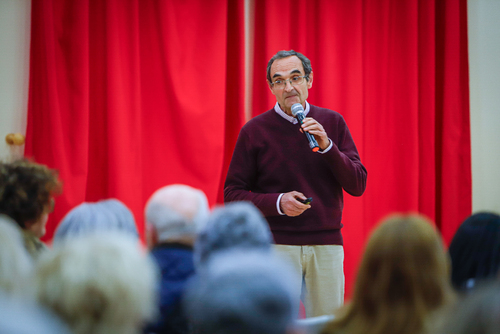 "Conferencias" por Tania Castro